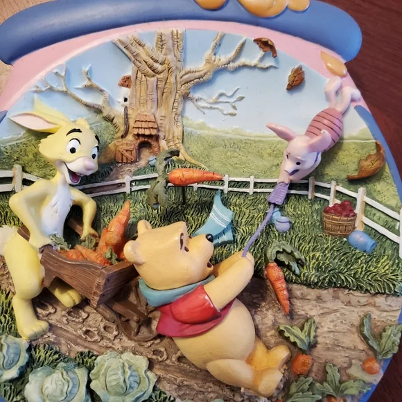 Collectible Pooh plate - Picture 2 of 3